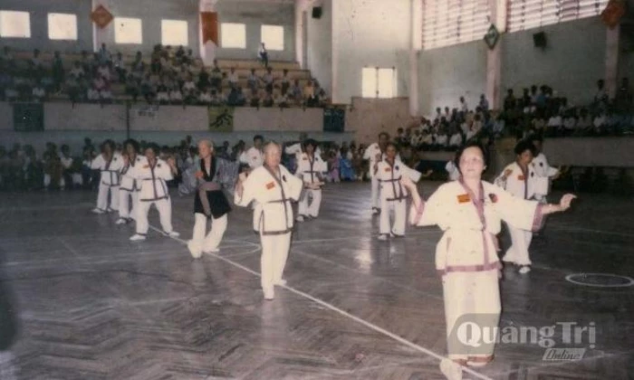 Cha tôi tập Thái cực trường sinh đạo