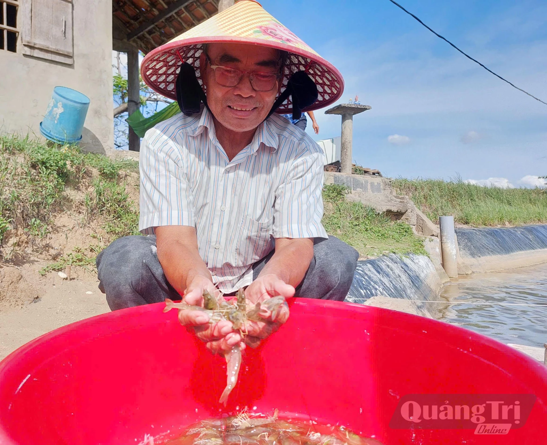 Nghề nuôi tôm đã góp phần đa dạng hóa hoạt động nuôi trồng thủy sản, tạo thêm nguồn thu cho người dân- Ảnh: Đ.N