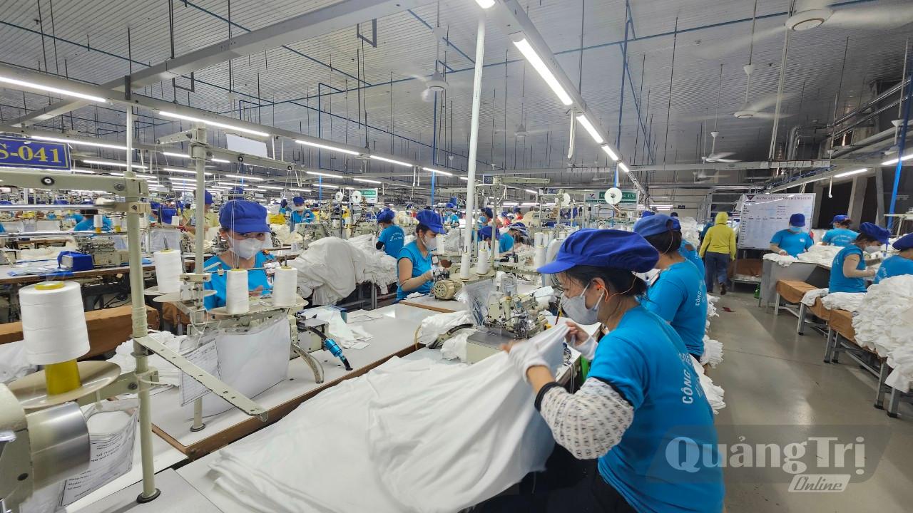 Các doanh nghiệp chú trọng xây dựng môi trường lao động kỷ luật, nền nếp - Ảnh: T.T