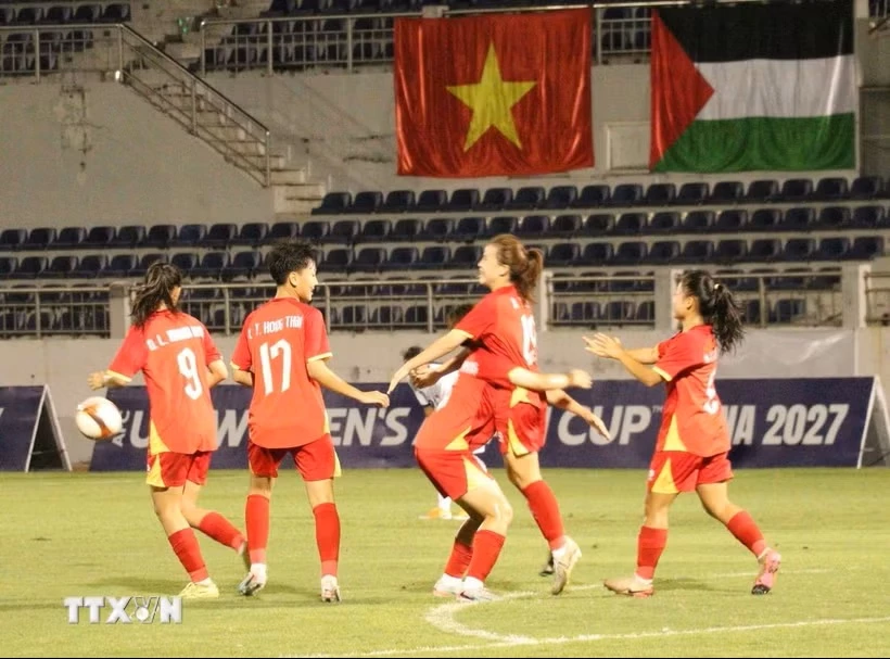 Niềm vui của các cầu thủ nữ U17 Việt Nam. (Ảnh: Huỳnh Sơn/TTXVN)