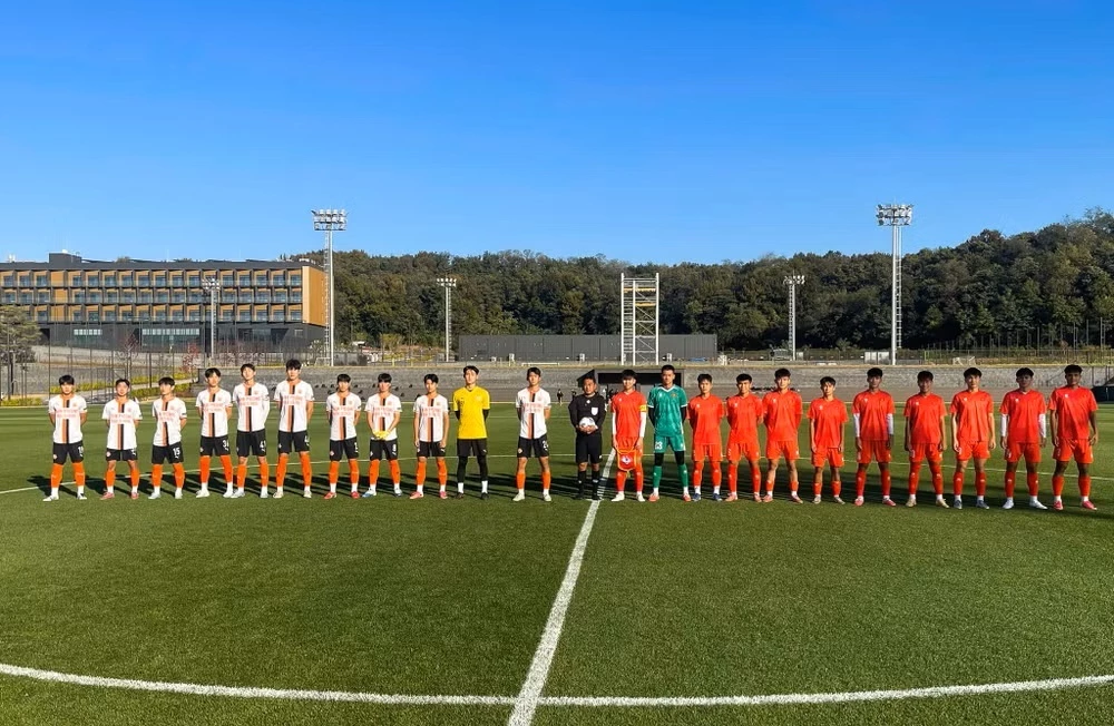 U17 Việt Nam thi đấu trong chuyến tập huấn tại Hàn Quốc. (Nguồn: VFF)