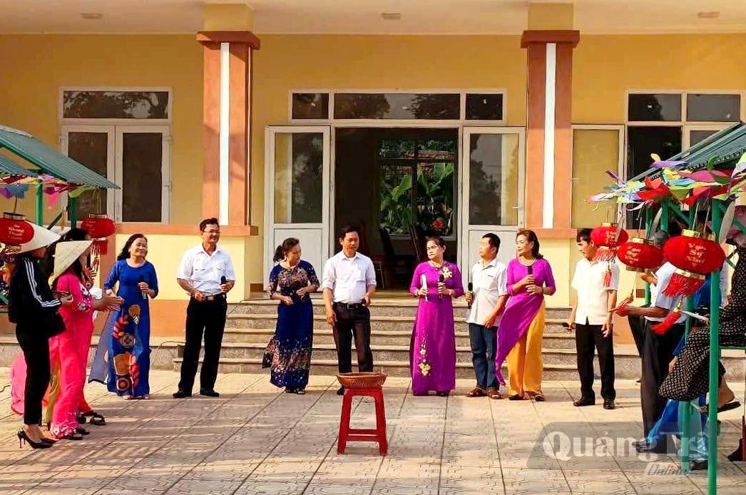 Một buổi tập luyện của Câu lạc bộ Dân ca bài chòi Đơn Duệ - Ảnh: S.H