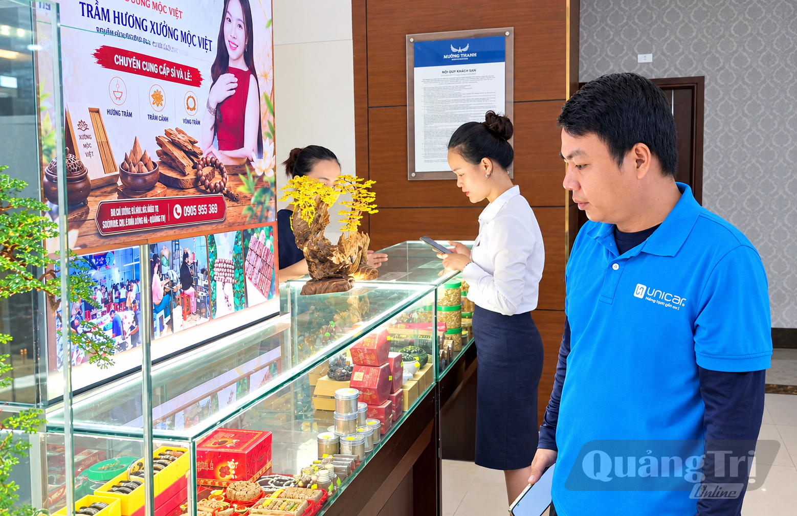 Gian hàng quảng bá sản phẩm của Công ty CP Xưởng Mộc Việt - Ảnh: N.V