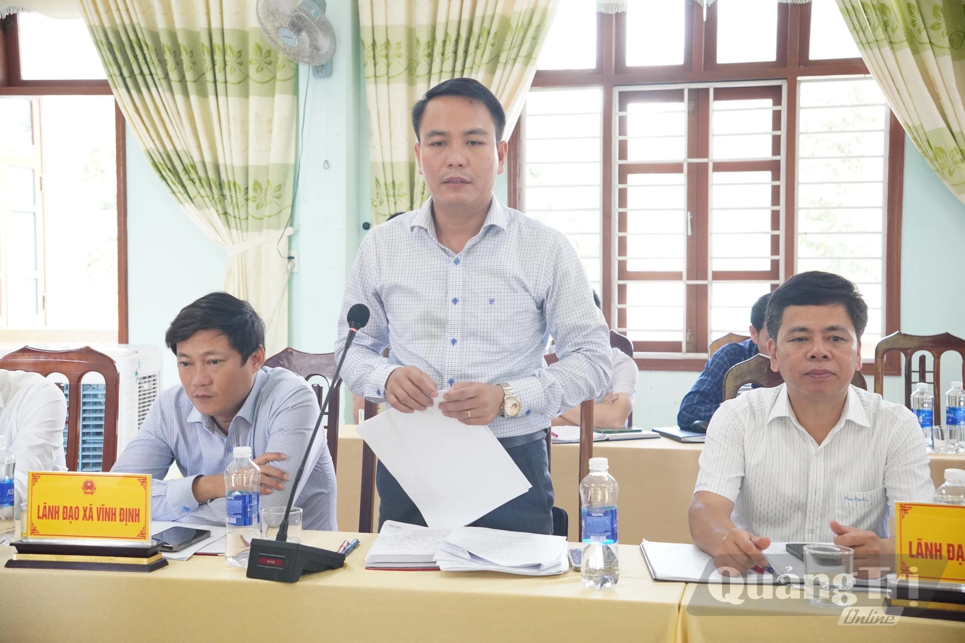 Đại diện lãnh đạo các xã báo cáo tại buổi làm việc - Ảnh: Đ.V