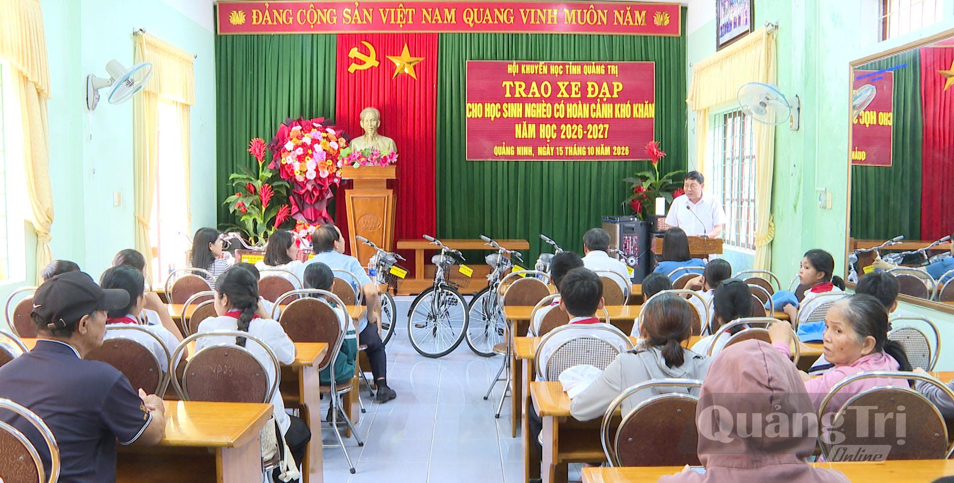 Những chiếc xe đạp là món quà thiết thực, giúp các em có thêm phương tiện đến trường- Ảnh:NK