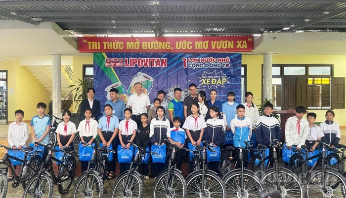 Tiếp sức cho học sinh nghèo đến trường