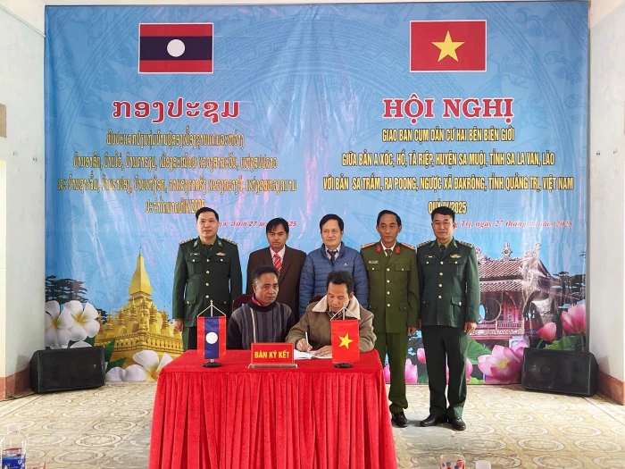 Giao ban cụm dân cư hai bên biên giới Việt Nam – Lào