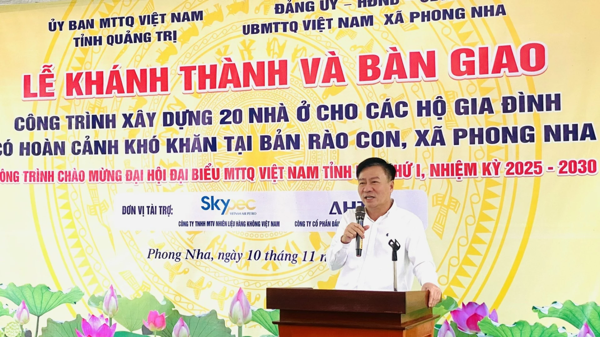 Đồng chí Đào Mạnh Hùng - Ủy viên Ban Thường vụ Tỉnh ủy, Phó Chủ tịch Thường trực Ủy ban MTTQVN tỉnh phát biểu tại lễ khánh thành - Ảnh: N.L
