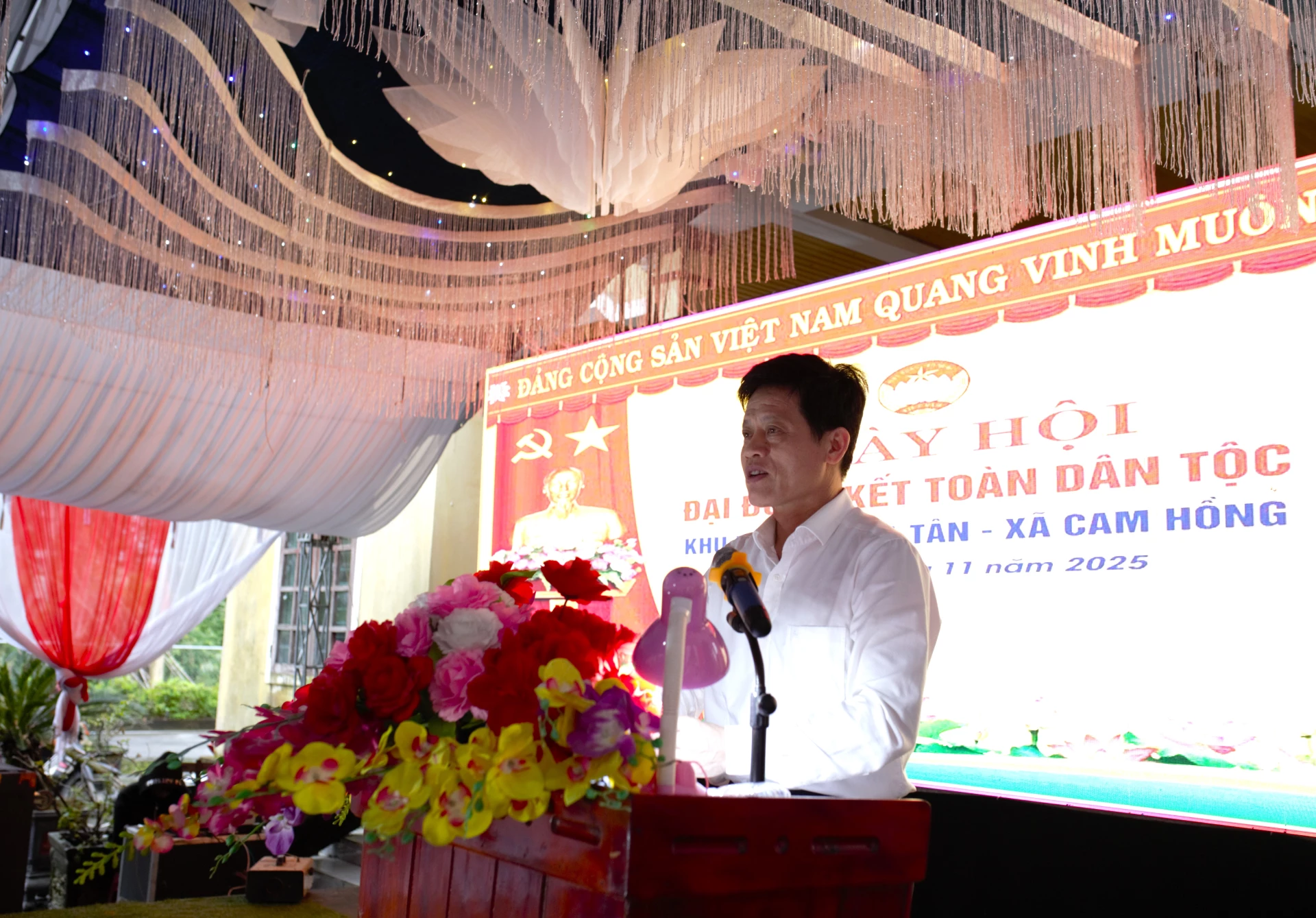 Đồng chí Lê Văn Bảo, Chánh Văn phòng Tỉnh uỷ phát biểu tại ngày hội - Ảnh: H.N