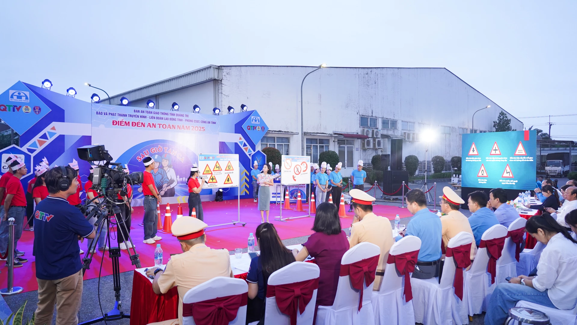 Toàn cảnh sân chơi Điểm đến an toàn năm 2025 Sau giờ tan ca được tổ chức tại Công ty TNHH Dệt may VTJ TOMS ở xã Diên Sanh - Ảnh: Lê Trường