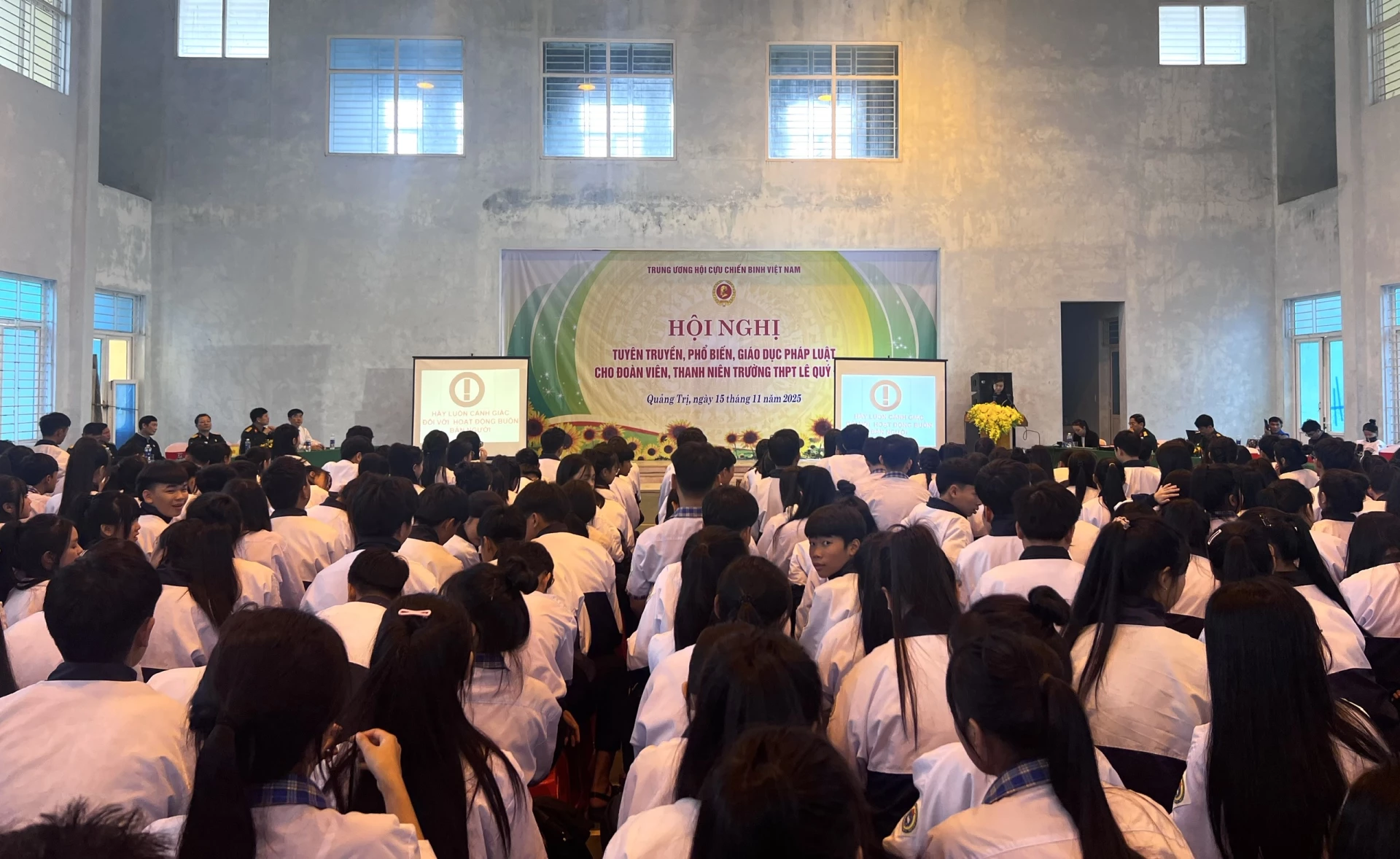 Toàn cảnh chương trình - Ảnh: H.T