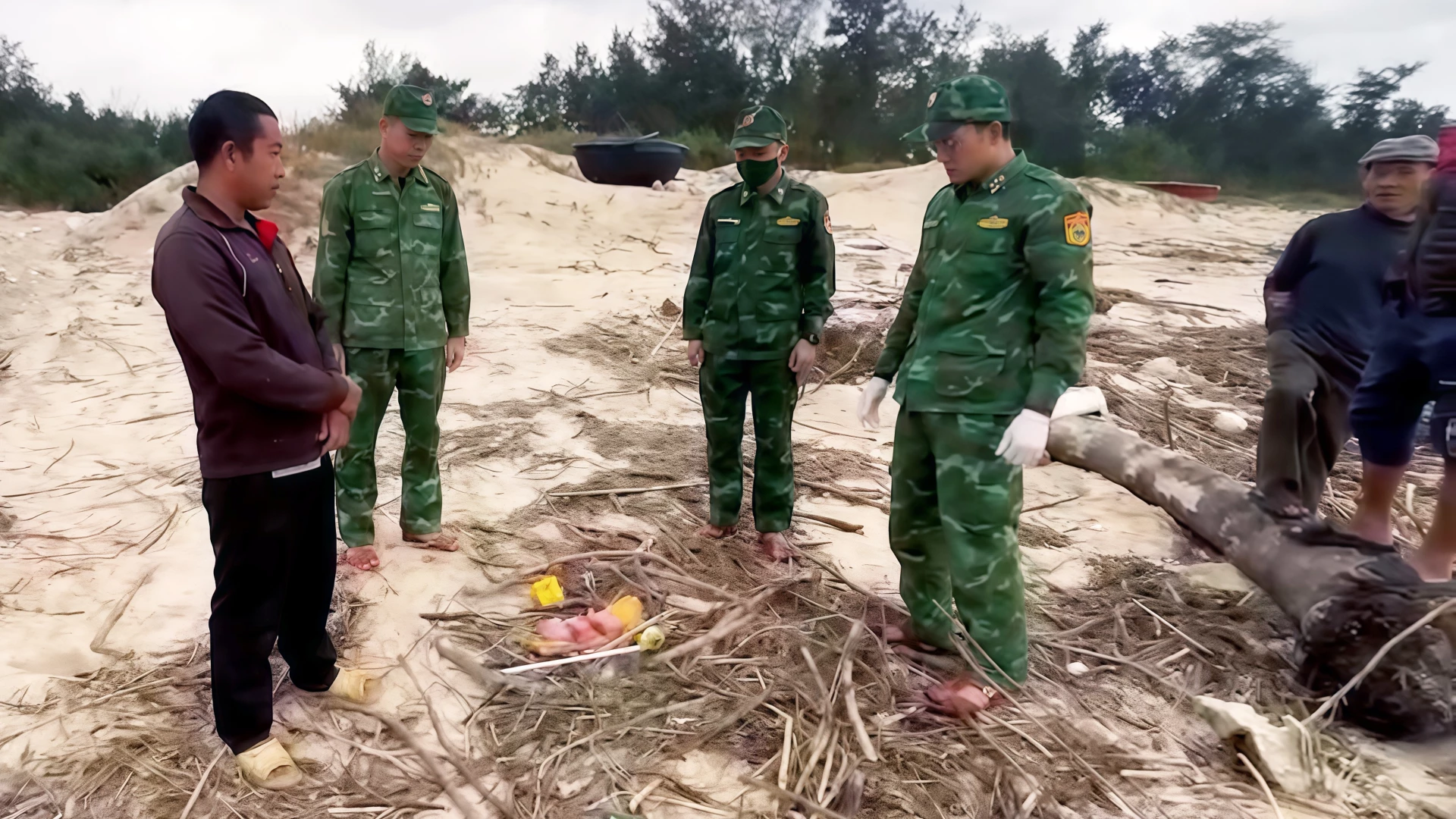 1.	Đồn Biên phòng Triệu Vân tiếp nhận và phong tỏa hiện trường khu vực người dân phát hiện có ma túy tổng hợp.