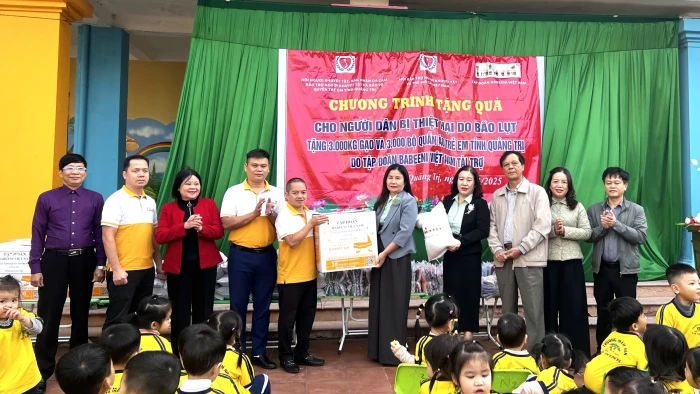 Hỗ trợ học sinh Quảng Trị khắc phục hậu quả bão lũ