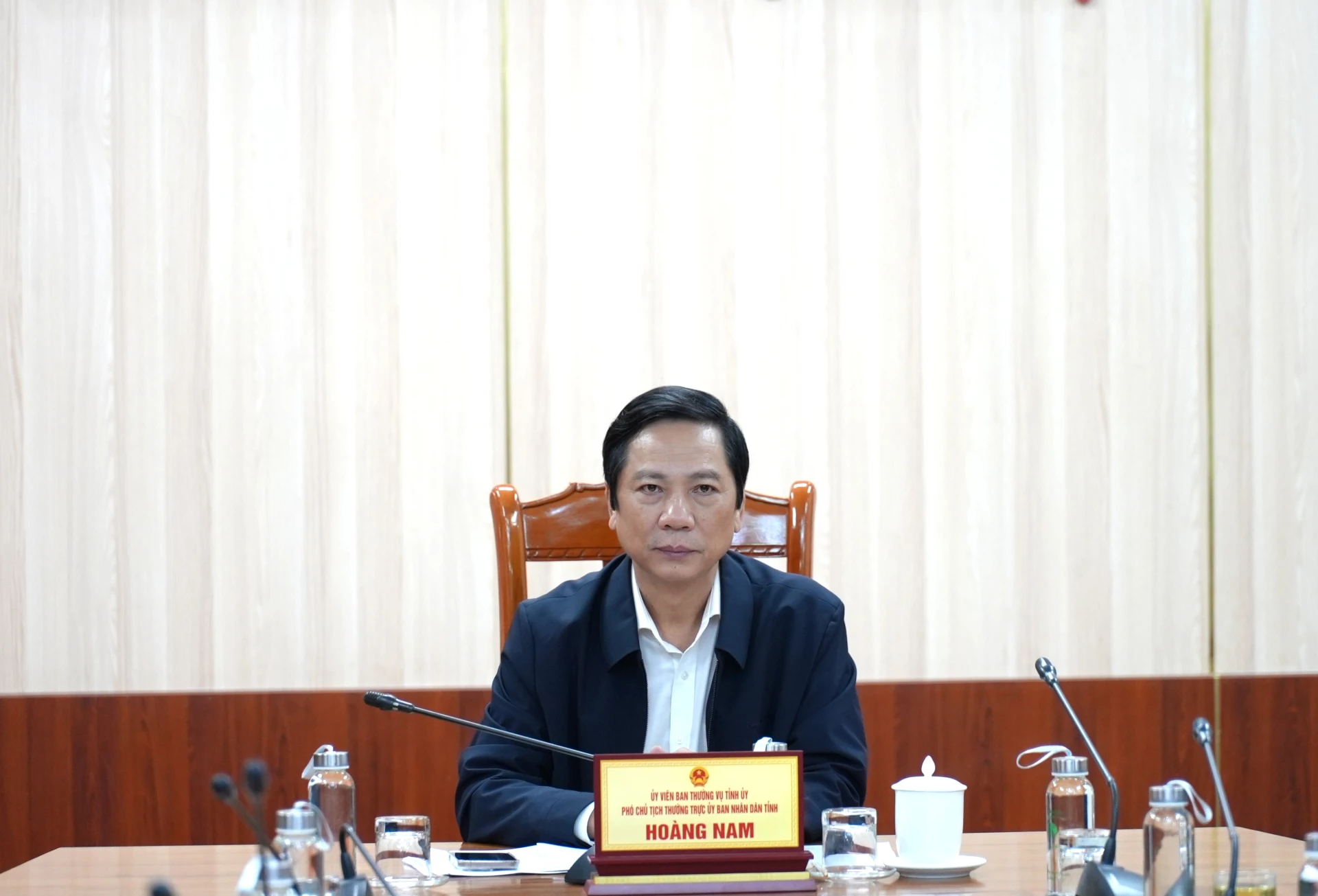 Phó Chủ tịch Thường trực UBND tỉnh Hoàng Nam dự cuộc họp tại điểm cầu Quảng Trị - Ảnh: Trung Đức