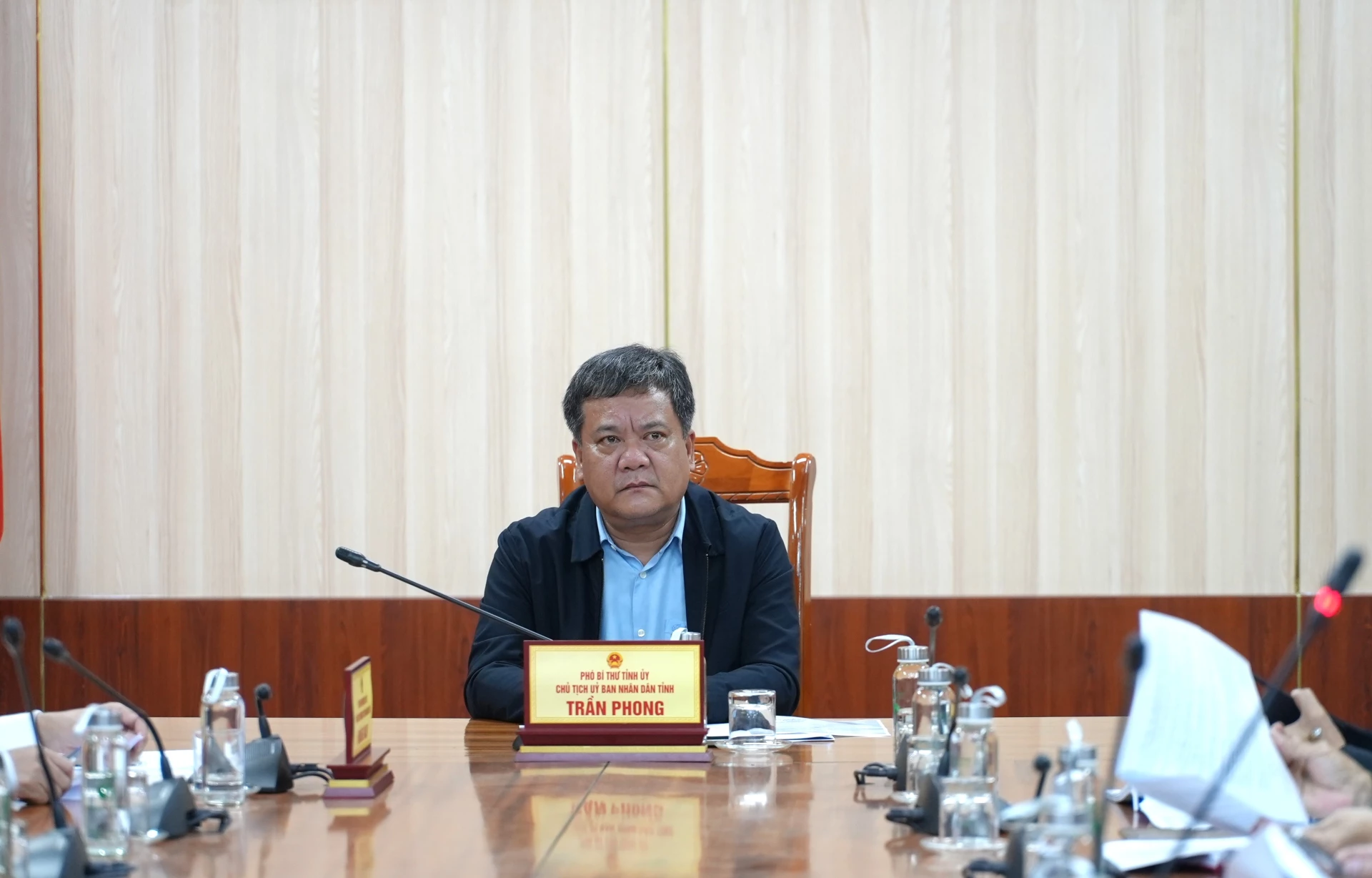 Đồng chí Chủ tịch UBND tỉnh Trần Phong chủ trì cuộc họp - Ảnh: Trung Đức