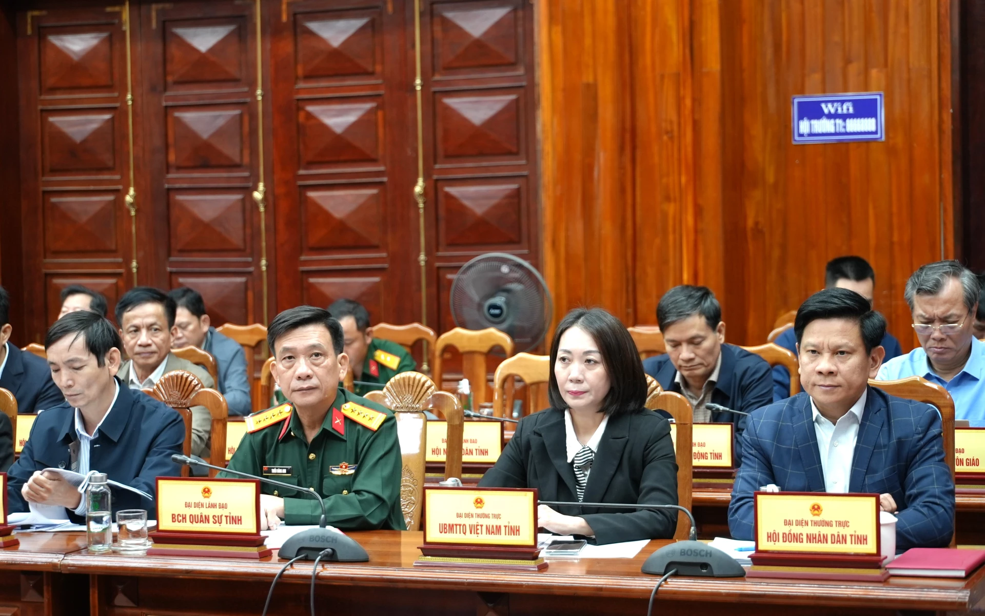 Các đại biểu dự phiên họp tại điểm cầu UBND tỉnh - Ảnh: Trung Đức