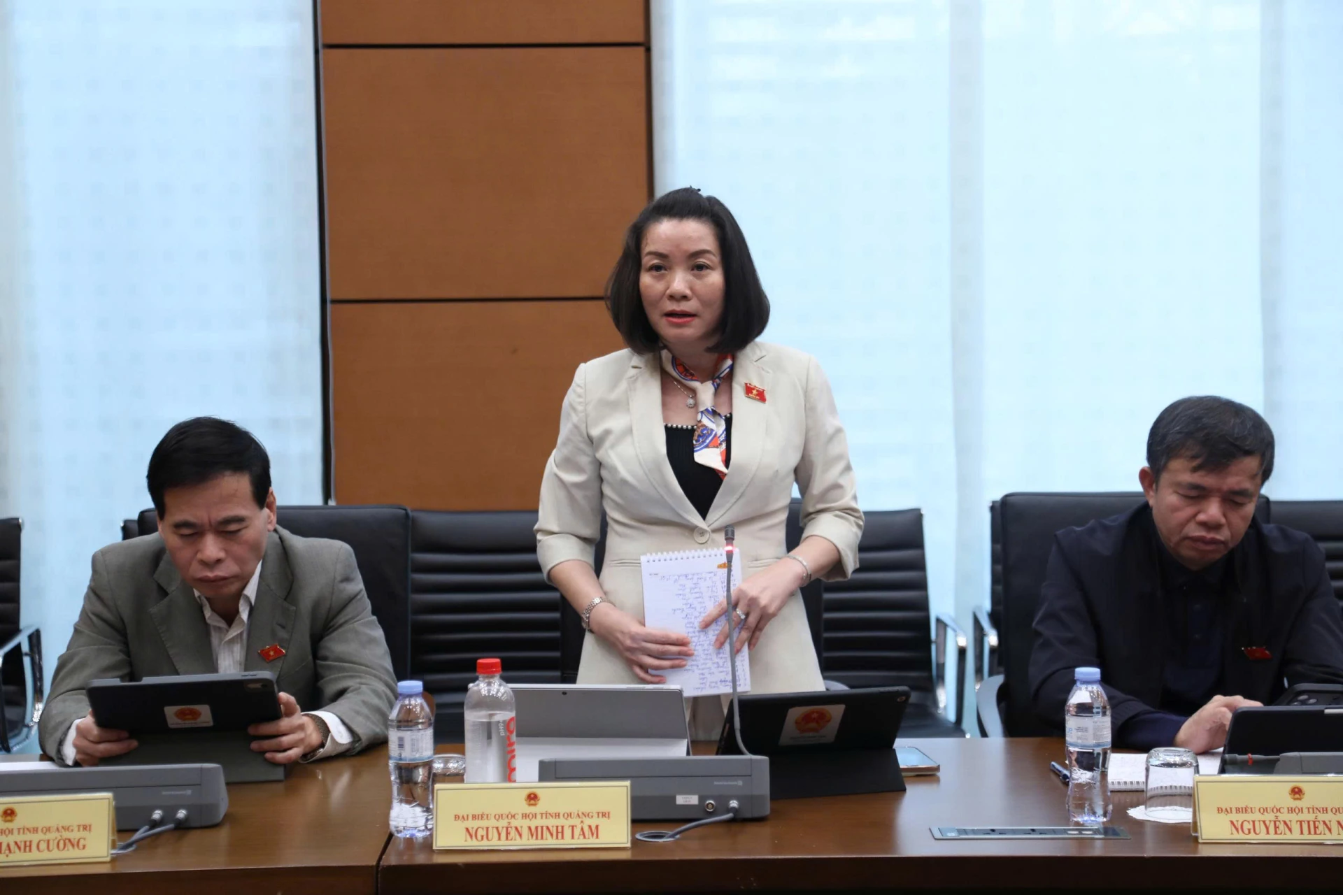 Đại biểu Nguyễn Minh Tâm, Phó Trưởng đoàn chuyên trách Đoàn đại biểu Quốc hội tỉnh góp ý dự thảo luật - Ảnh: P.T