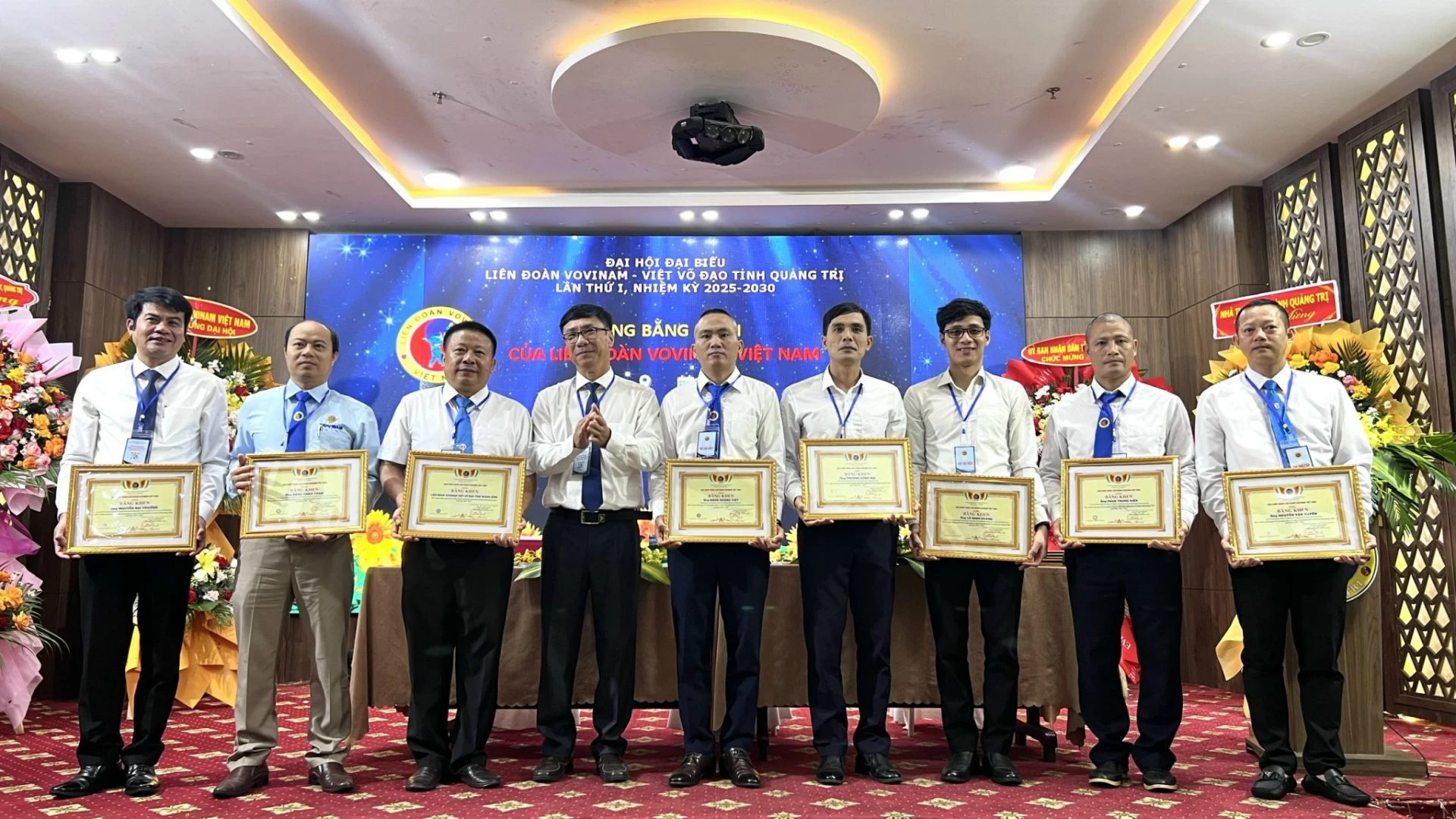 Đại diện tập thể Liên đoàn Vovinam – Việt Võ Đạo tỉnh Quảng Trị và 9 cá nhân được nhận Bằng khen và Kỷ niệm chương của Chủ tịch Liên đoàn Vovinam Việt Nam.