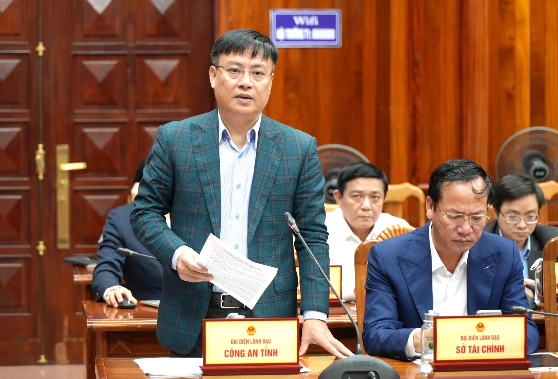 Đồng chí Thiếu tướng Nguyễn Thanh Liêm, Giám đốc Công an tỉnh phát biểu tại phiên họp - Ảnh: Trung Đức