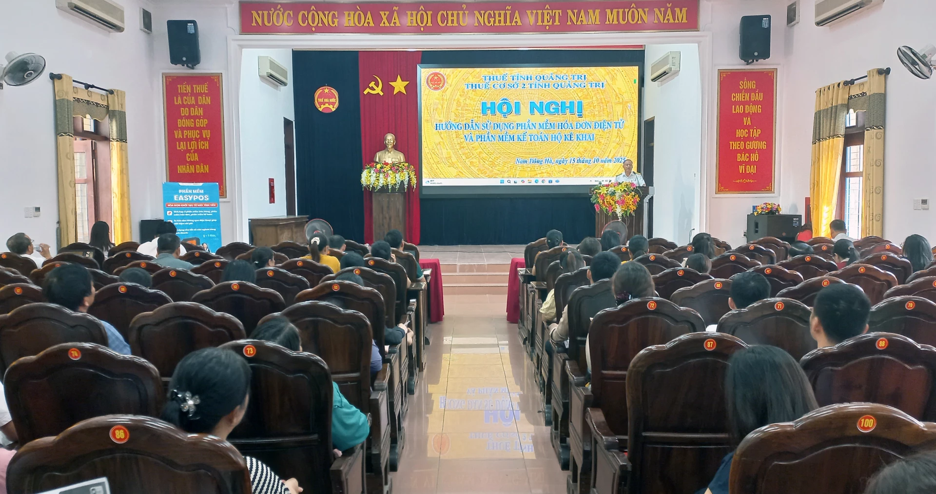 Thuế cơ sở 2 hướng dẫn hộ kinh doanh sử dụng phần mềm kế toán hộ kê khai -Ảnh: L.C