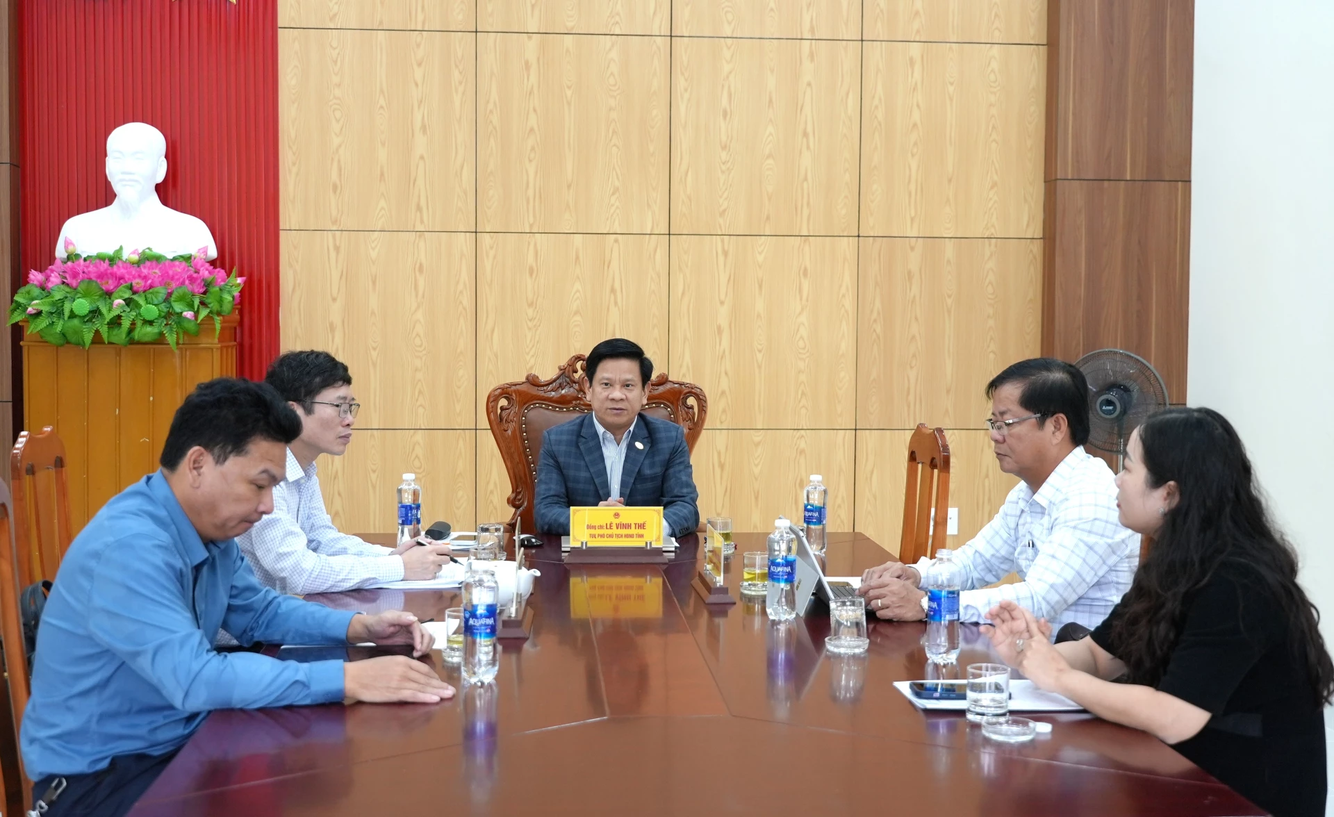 Đồng chí Phó Chủ tịch HĐND tỉnh Lê Vĩnh Thế chủ trì phiên tiếp công dân - Ảnh: Trung Đức