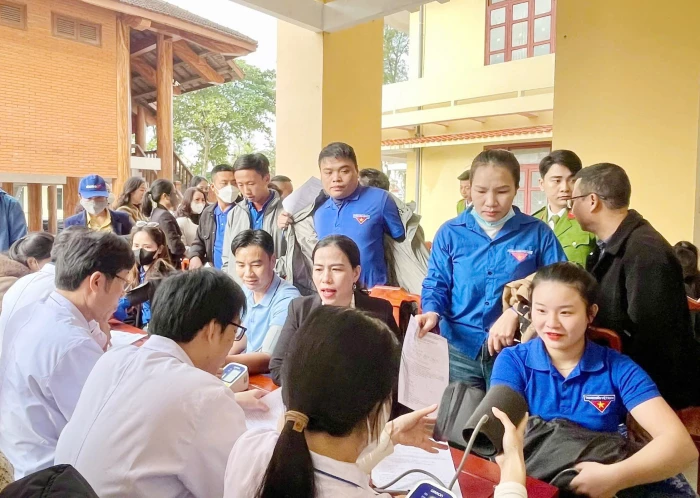 Trên 300 người tham gia hiến máu tình nguyện