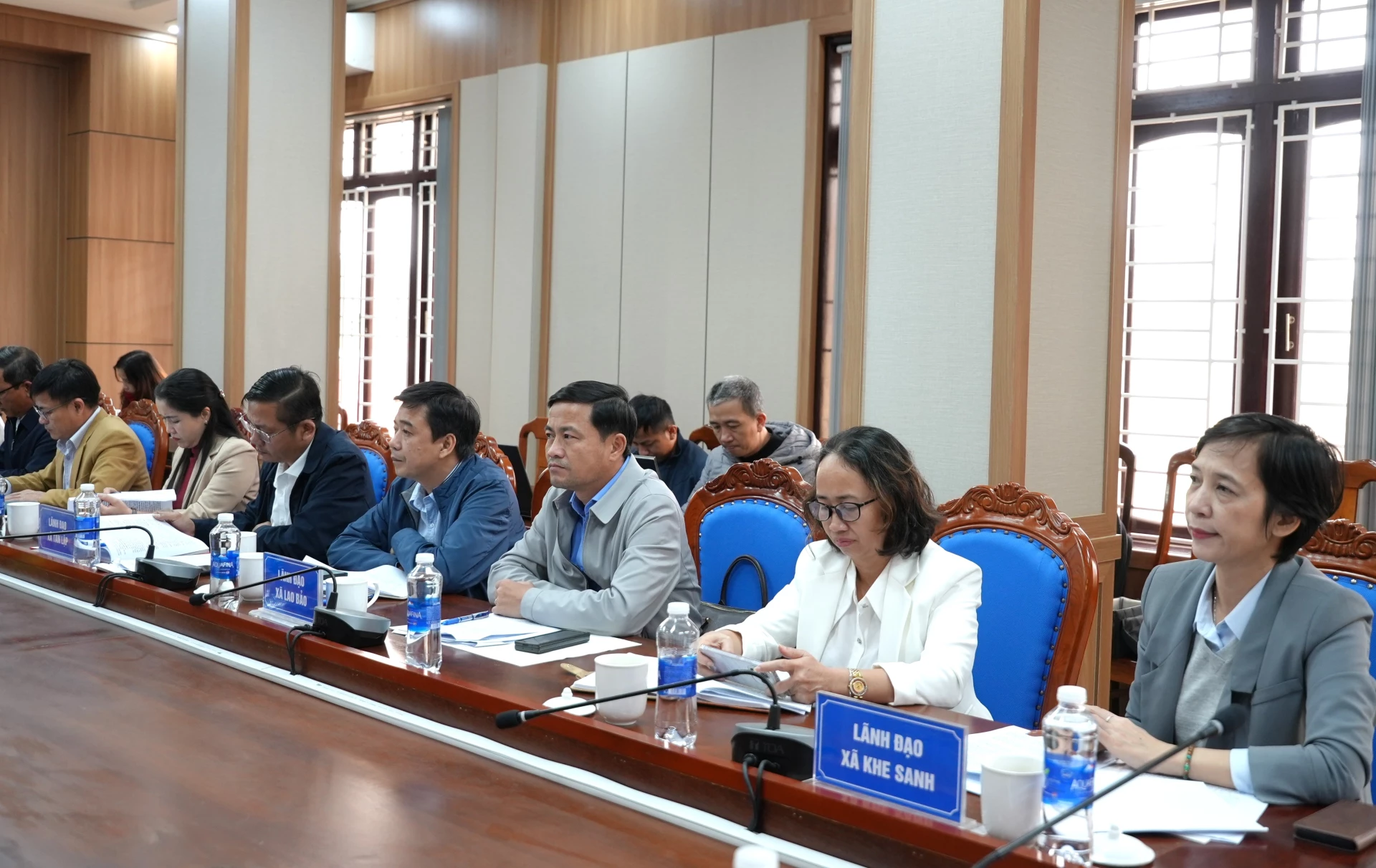 Lãnh đạo các xã tham dự buổi làm việc - Ảnh: Trung Đức