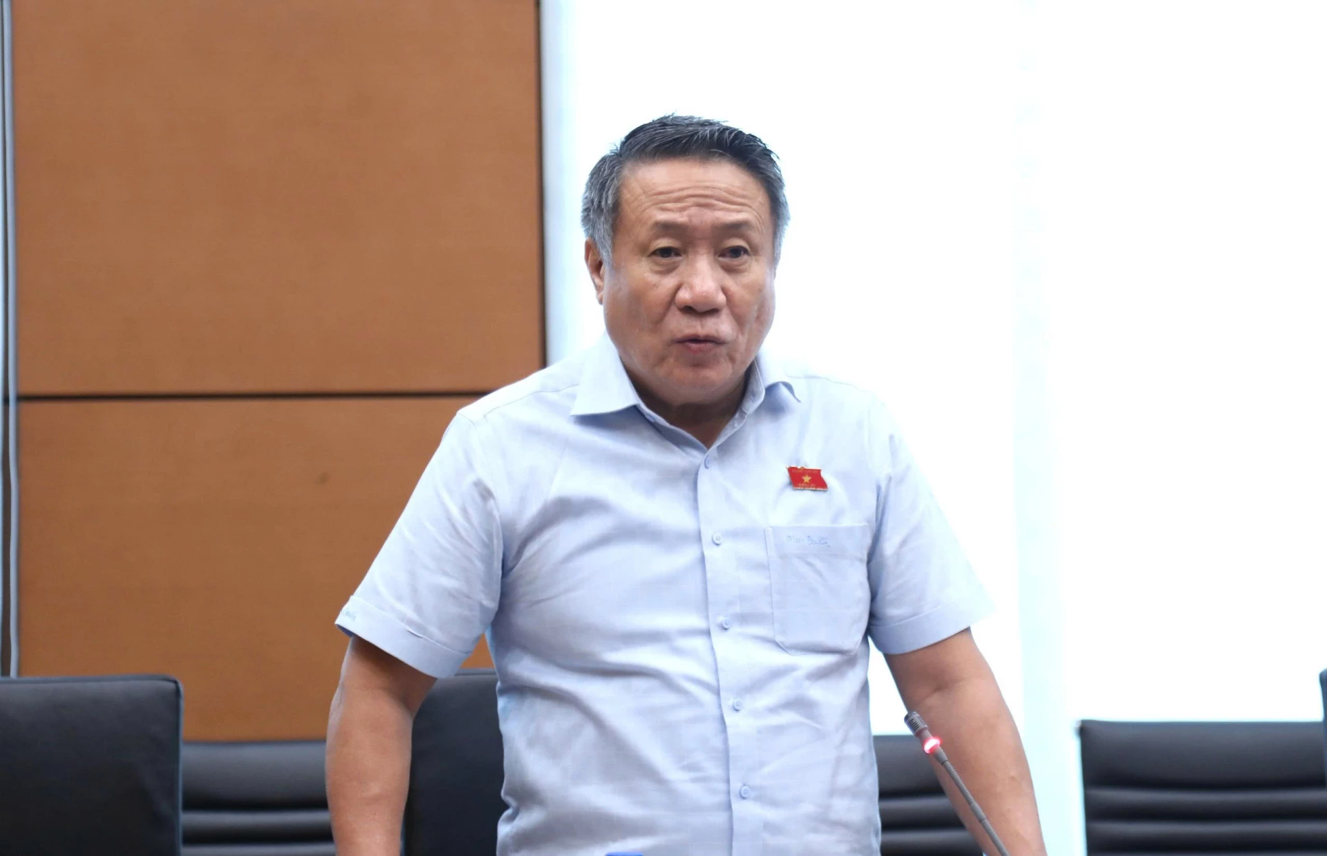 Đại biểu Hà Sỹ Đồng tham gia ý kiến tại phiên thảo luận ngày 6/11.