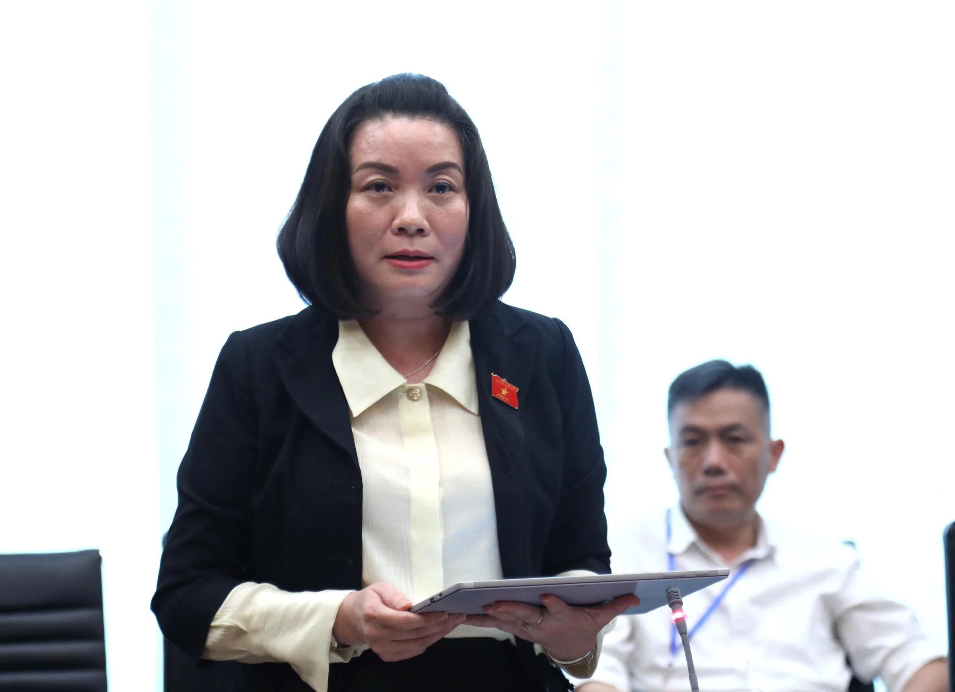 Đại biểu Nguyễn Minh Tâm tham gia ý kiến đối với 3 dự thảo luật.