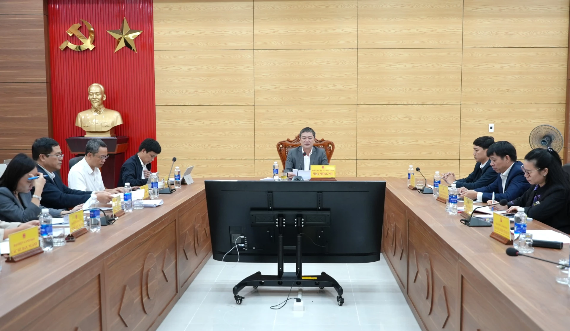 Đồng chí Phó Chủ tịch UBND tỉnh Phan Phong Phú chủ trì phiên tiếp công dân - Ảnh: Trung Đức