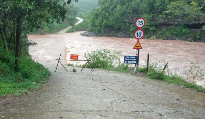 Hơn 28.500 học sinh toàn tỉnh phải nghỉ học do mưa lũ