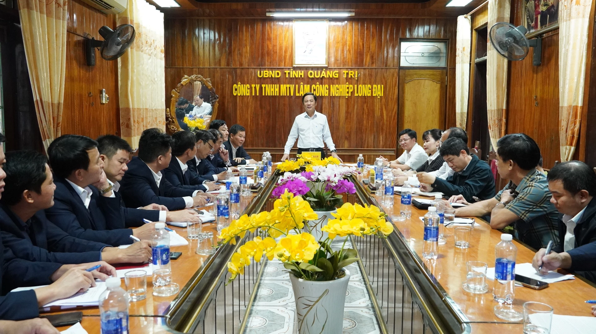 Đồng chí Hoàng Nam, Phó Chủ tịch Thường trực UBND tỉnh kết luận buổi làm việc - Ảnh: QV