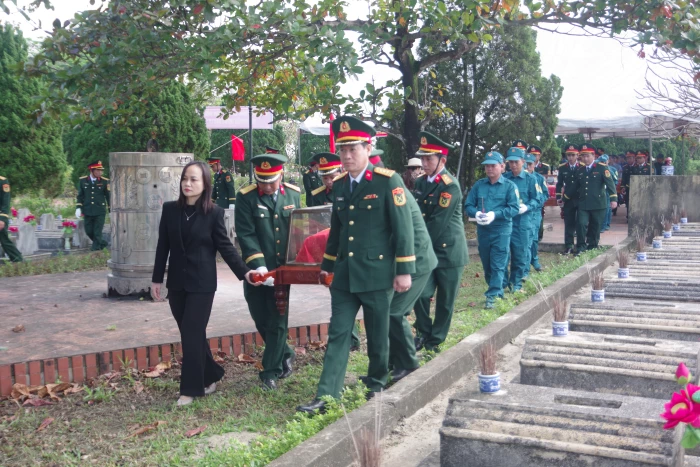 Truy điệu, an táng 3 hài cốt liệt sĩ