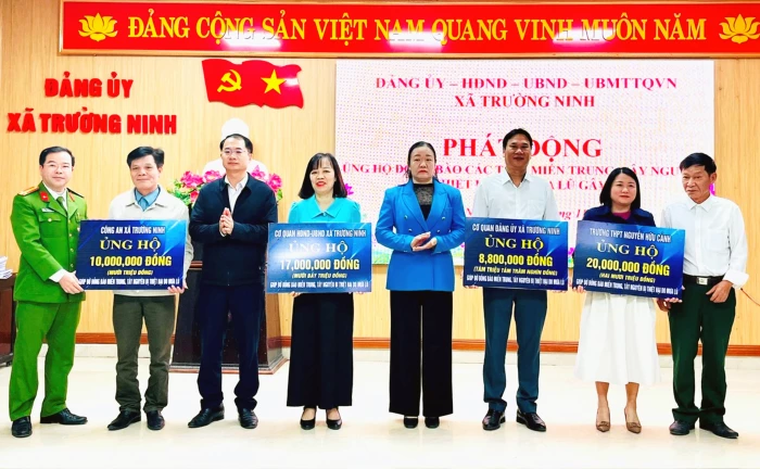 Xã Trường Ninh: Ủng hộ đồng bào bị ảnh hưởng do bão lũ 600 triệu đồng