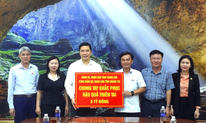Đoàn công tác tỉnh Thanh Hóa trao quà hỗ trợ tỉnh Quảng Trị khắc phục hậu quả thiên tai