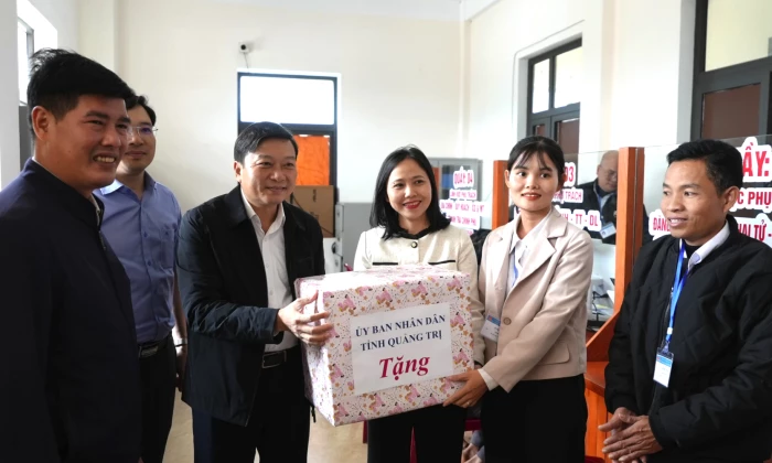 Đồng chí Chủ tịch UBND tỉnh Lê Hồng Vinh kiểm tra tình hình hoạt động tại các địa phương, đơn vị