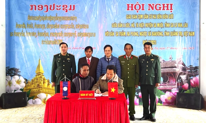 Giao ban cụm dân cư hai bên biên giới Việt Nam-Lào
