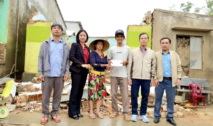 Phường Đồng Sơn:

Thăm, trao quà hỗ trợ cho Nhân dân 5 xã ở Đắk Lắk