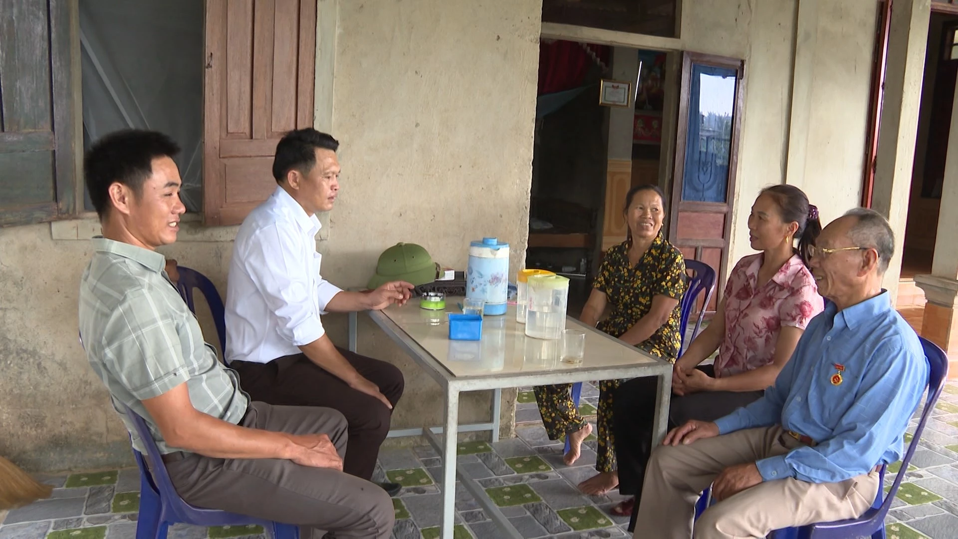 Chi bộ thôn Liêm Bắc, xã Sen Ngư đẩy mạnh tuyên truyền, vận động để thực hiện tốt công tác phát triển đảng - Ảnh: N.T