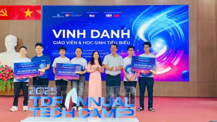 Đoàn học sinh tỉnh Quảng Trị đạt nhiều giải cao tại “Ngày hội Công nghệ số 2025”