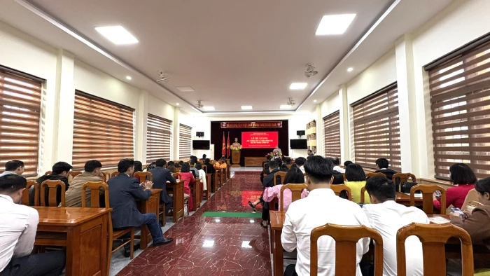 Bế giảng lớp trung cấp lý luận chính trị hệ tập trung, khóa 52