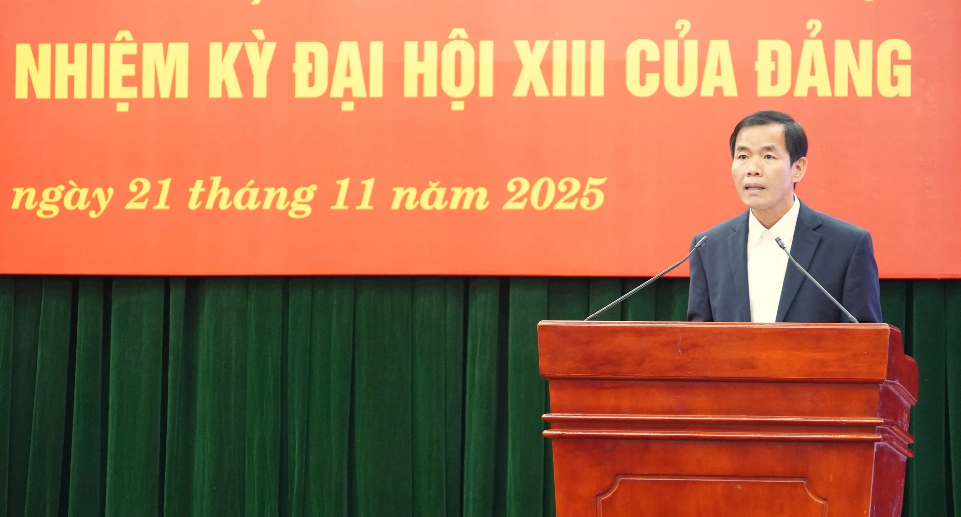 Đồng chí Bí thư Tỉnh ủy yêu cầu cần tăng cường sự lãnh đạo, chỉ đạo toàn diện, trực tiếp của cấp ủy, tổ chức đảng các cấp đối với công tác PCTNLPTC - Ảnh: QV