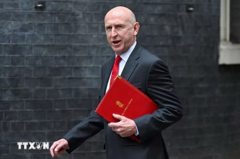Bộ trưởng Quốc phòng Anh John Healey. (Ảnh: REUTERS/TTXVN)