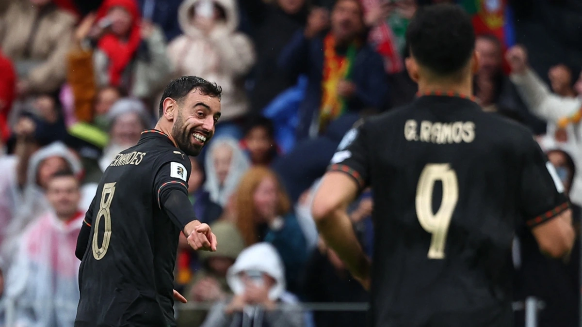 Bruno Fernandes ghi hattrick bàn thắng (Ảnh: Reuters)