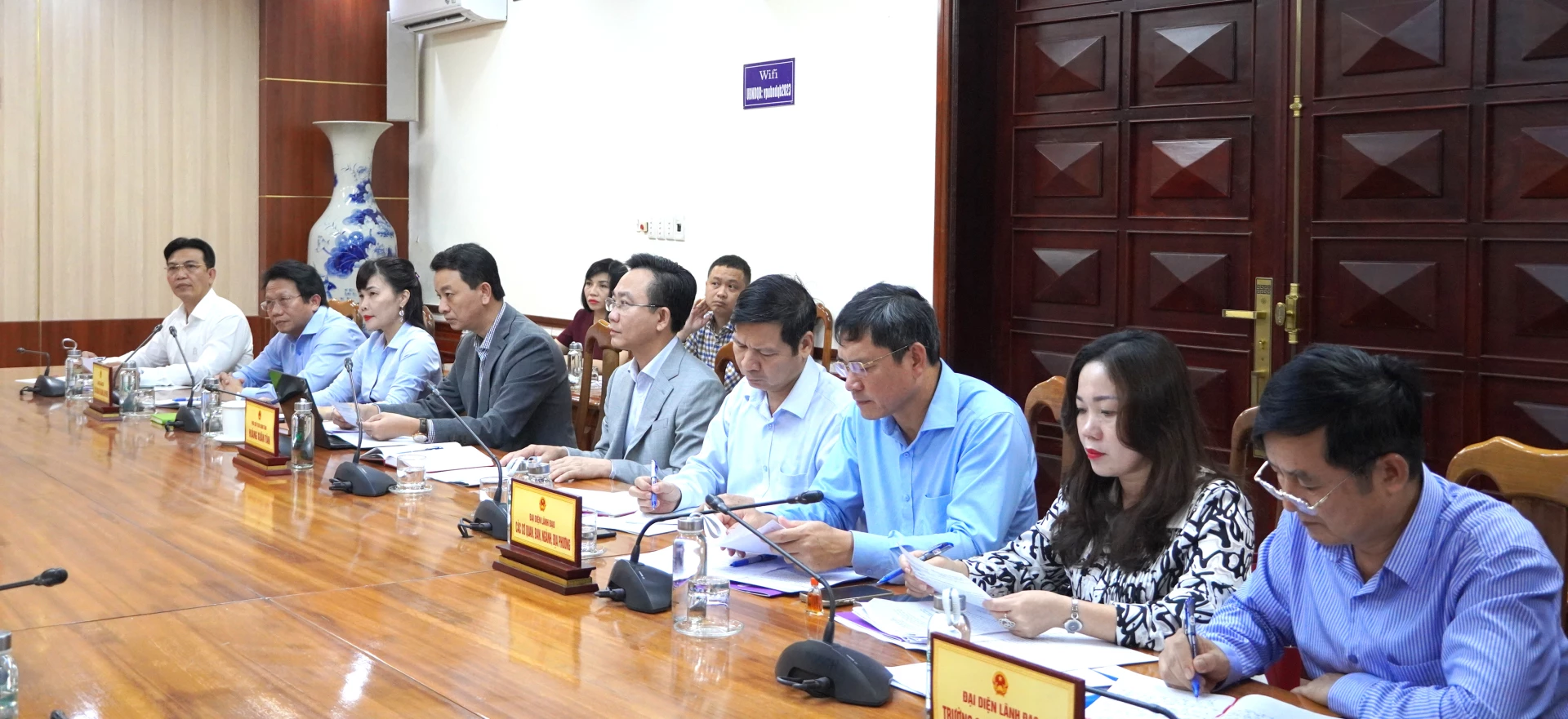 Các đại biểu tham dự buổi làm việc. Ảnh: H.Tr.