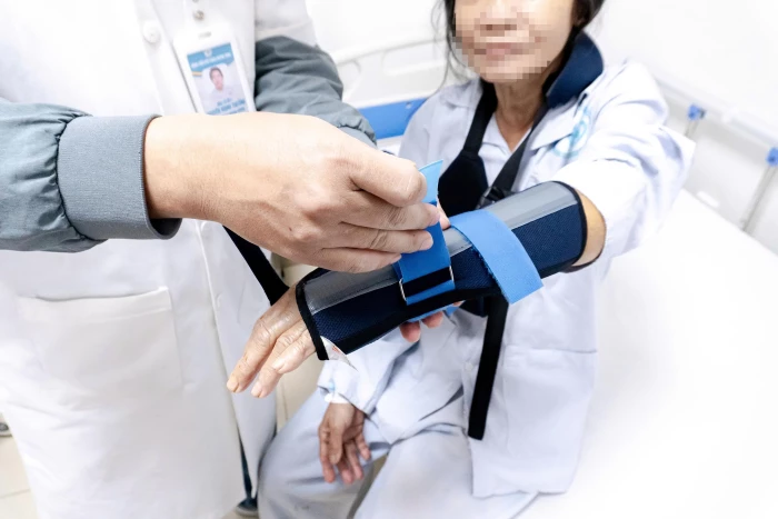 Không chủ quan với những chấn thương khi di chuyển, dọn dẹp trong mưa lũ