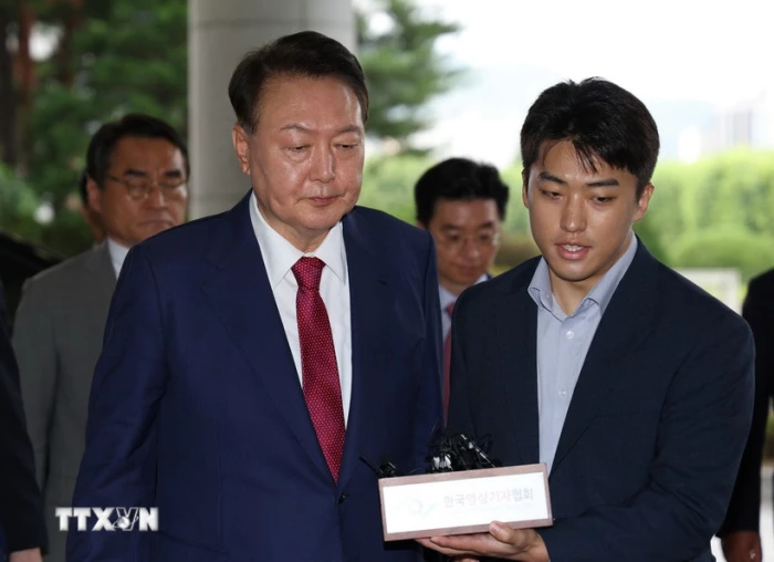 Công tố viên đặc biệt khám xét nhà cựu Tổng thống Yoon Suk Yeol