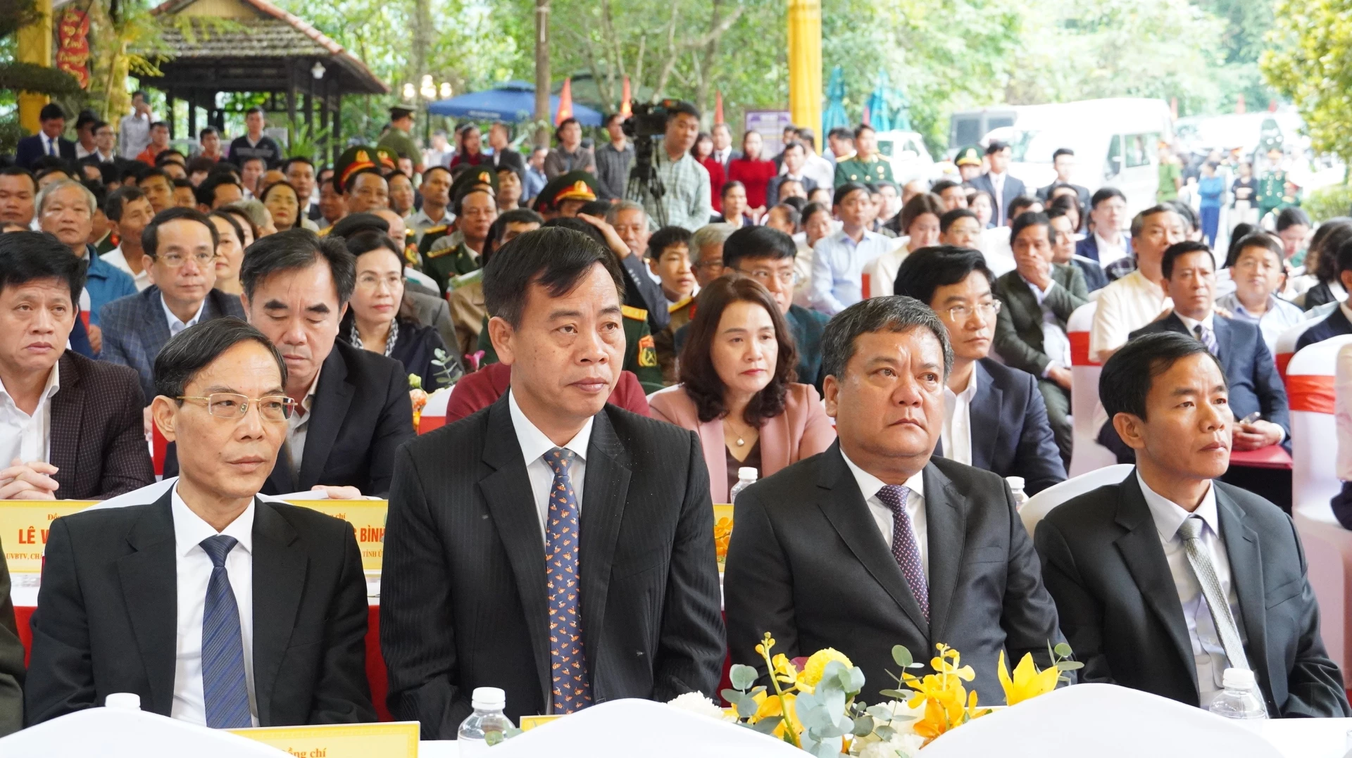 Đại biểu tham dự buổi lễ - Ảnh: QV