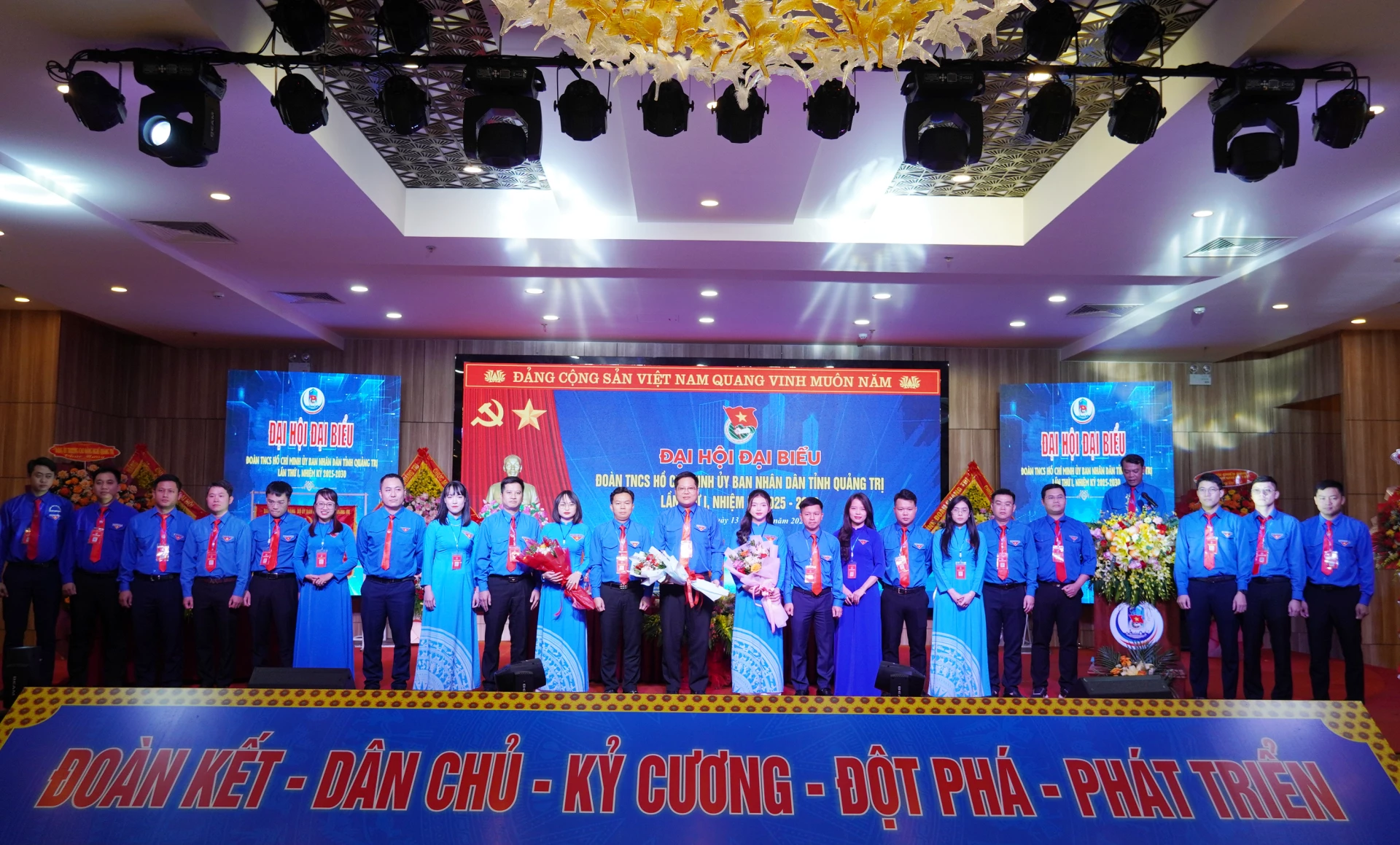 3: Ban Chấp hành Đoàn UBND tỉnh khóa I, nhiệm kỳ 2025 - 2030 ra mắt nhận nhiệm vụ. Ảnh: X.P