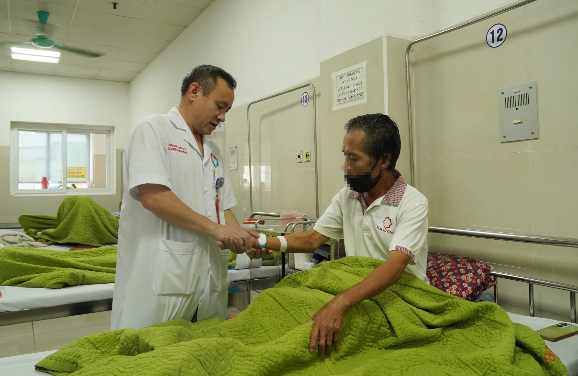 Sau phẫu thuật, ông L.Đ.D. hiện đang được điều trị và dần hồi phục sức khỏe - Ảnh: H.L